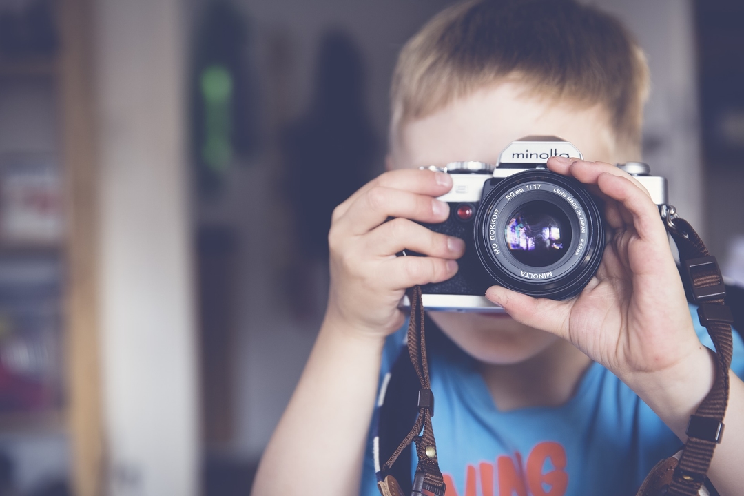 Почему нельзя выкладывать в интернет фото своих и чужих детей?