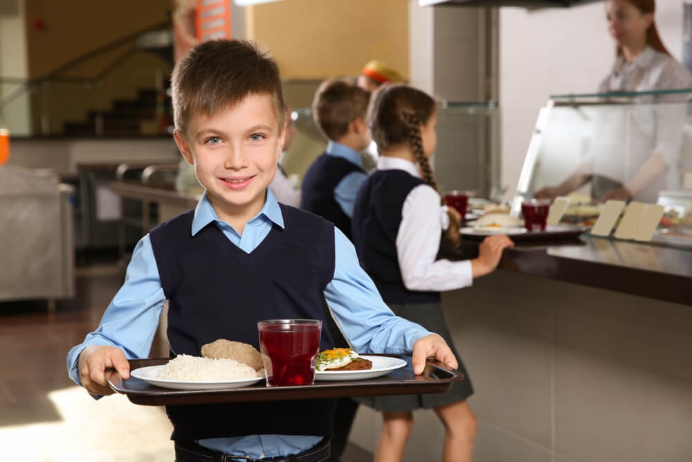 У 70% поставщиков продуктов питания в школы выявлены нарушения