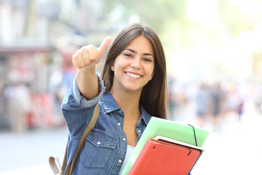 Кто сдаёт выпускные экзамены лучше и какие факторы на это влияют?