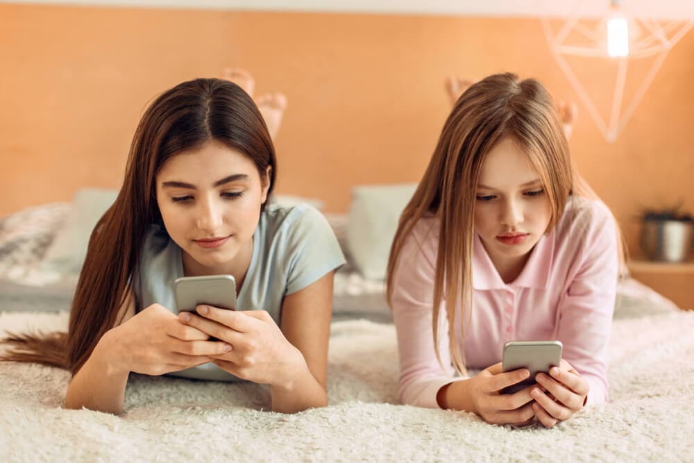 Facebook и Instagram отказались следить за детьми-пользователями