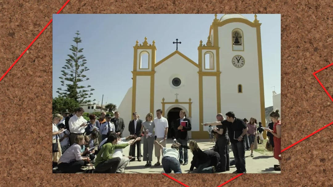 Родители Мэдлин Макканн Кейт и Джерри Макканн у церкви в Прайя-да-Луш